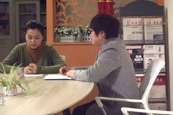 微梦联合武汉市妇联推出“莲姐说法”首部普法微电影《陪伴》